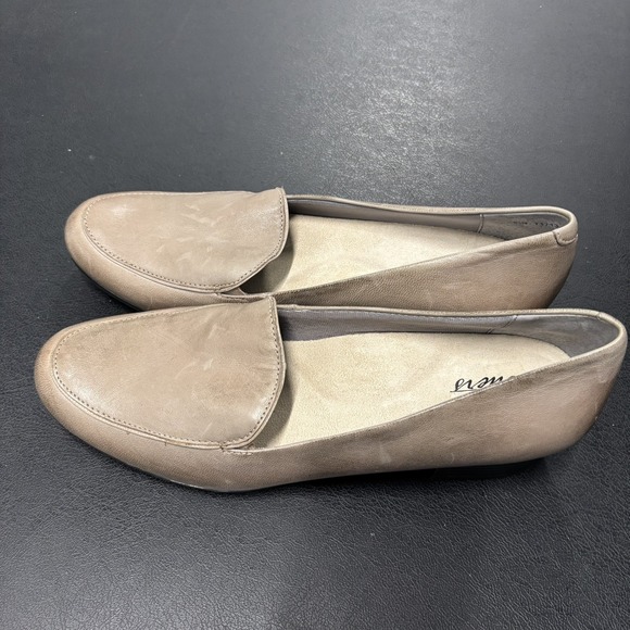 Trotters Shoes - Trotters Shoes Womens 9.5‎ N Beige Leather Slip-on Casual